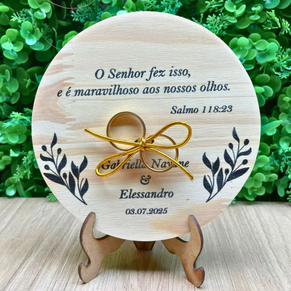 Porta Alianças Rústico de Madeira com Frase Religiosa – Personalizado 15cm