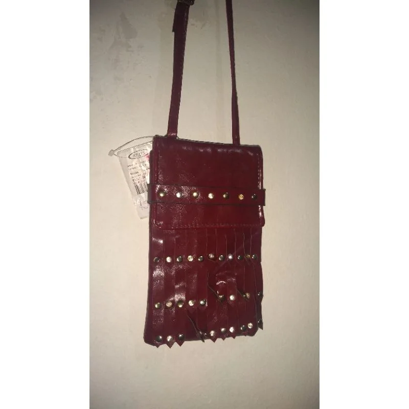 Bolsinha de alça bordô - Cabe smartphone